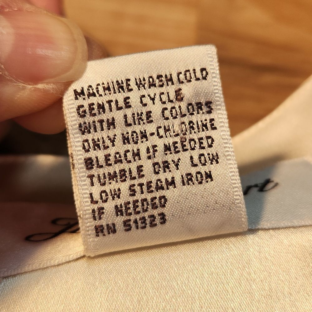 🔹️Judith Hart Cream Satin Fitted Short Sleeve Top Petite 8 - Picture 8 of 8